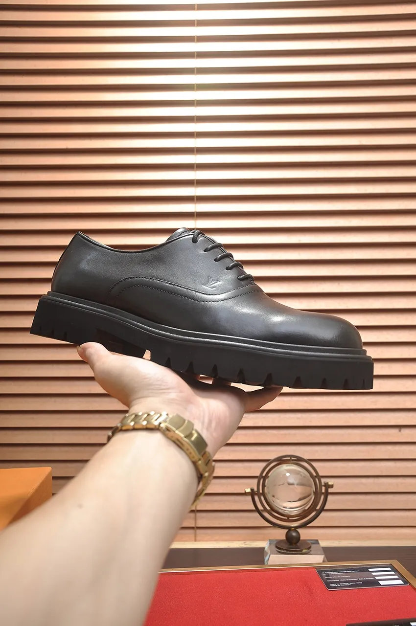Men's men's shoes 💰640💶 [LV] (original single cowhide lining) 🍀LV's latest genuine leather business suit shoes are launched simultaneously on the official website. The first-layer cowhide imported from Italy is made of heavy gold, 💥official website 1:1 rubber outsole. Versatile to wear, high-end without losing class, and the color combination is extraordinary. This four-season style is alluring when worn on your feet, showing off your big-name flair. Standard code 38-45 (45 customized)